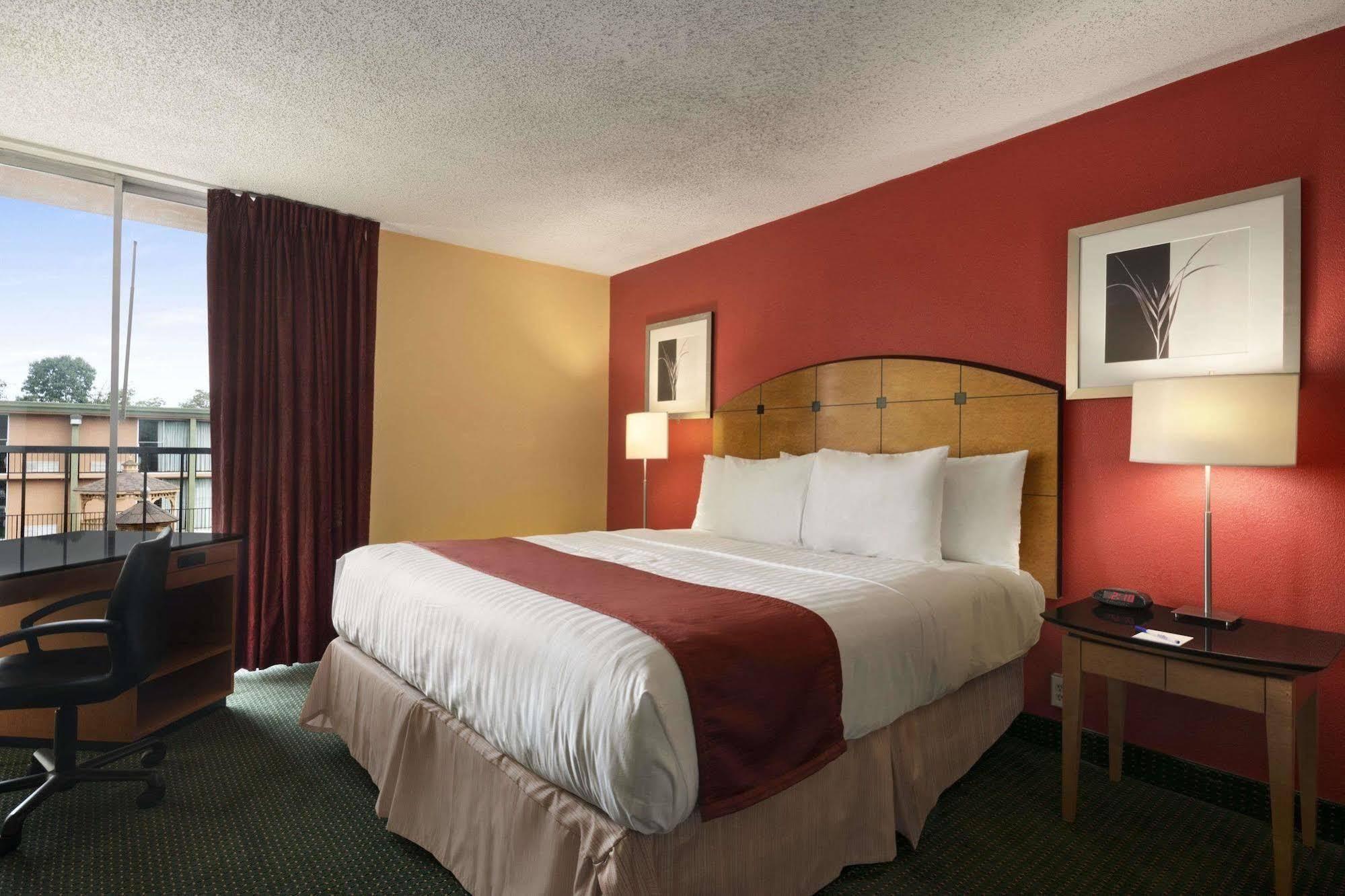 Baymont By Wyndham Salem Roanoke Area Hotel Exterior photo