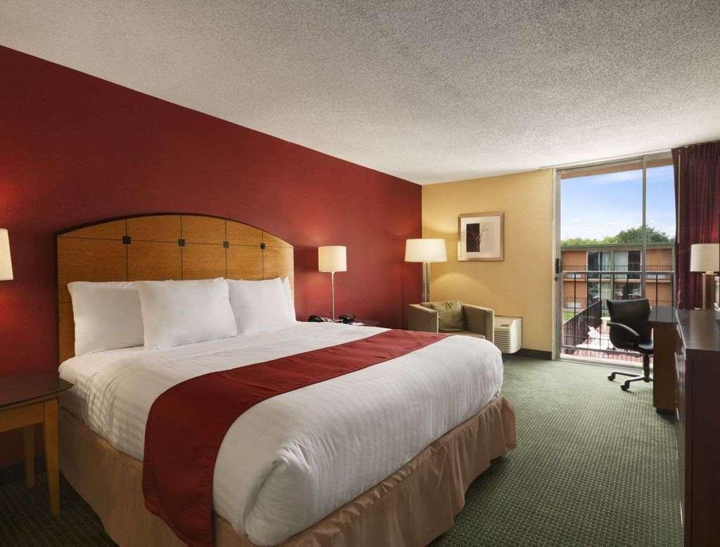 Baymont By Wyndham Salem Roanoke Area Hotel Room photo